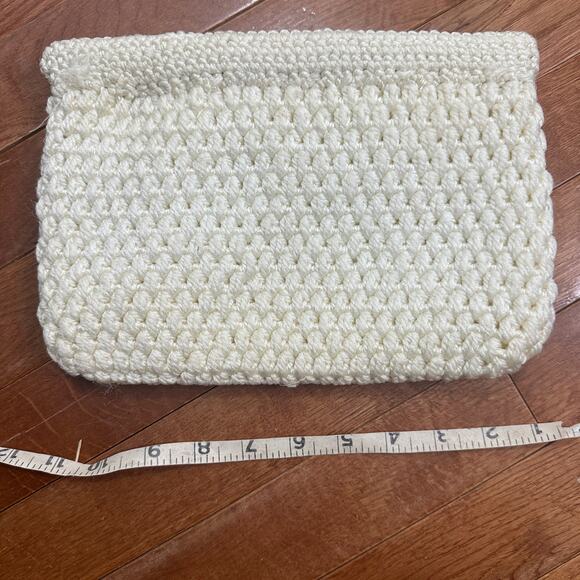 Vintage 1970s Cream Crochet Hinged Purse - Picture 3 of 5